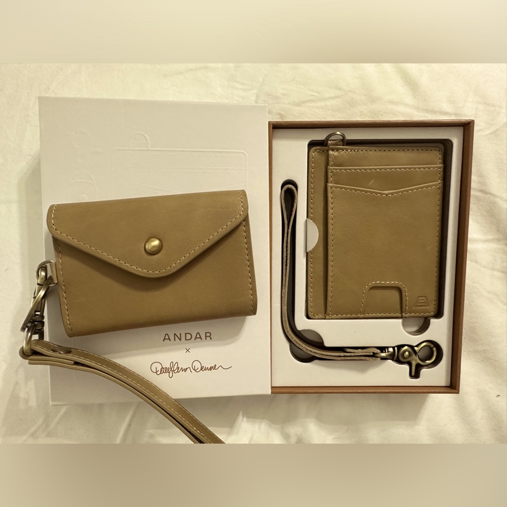 Andar x Darryl Ann Denner - The Denner Wallet Desert Sage with bonus Poppy